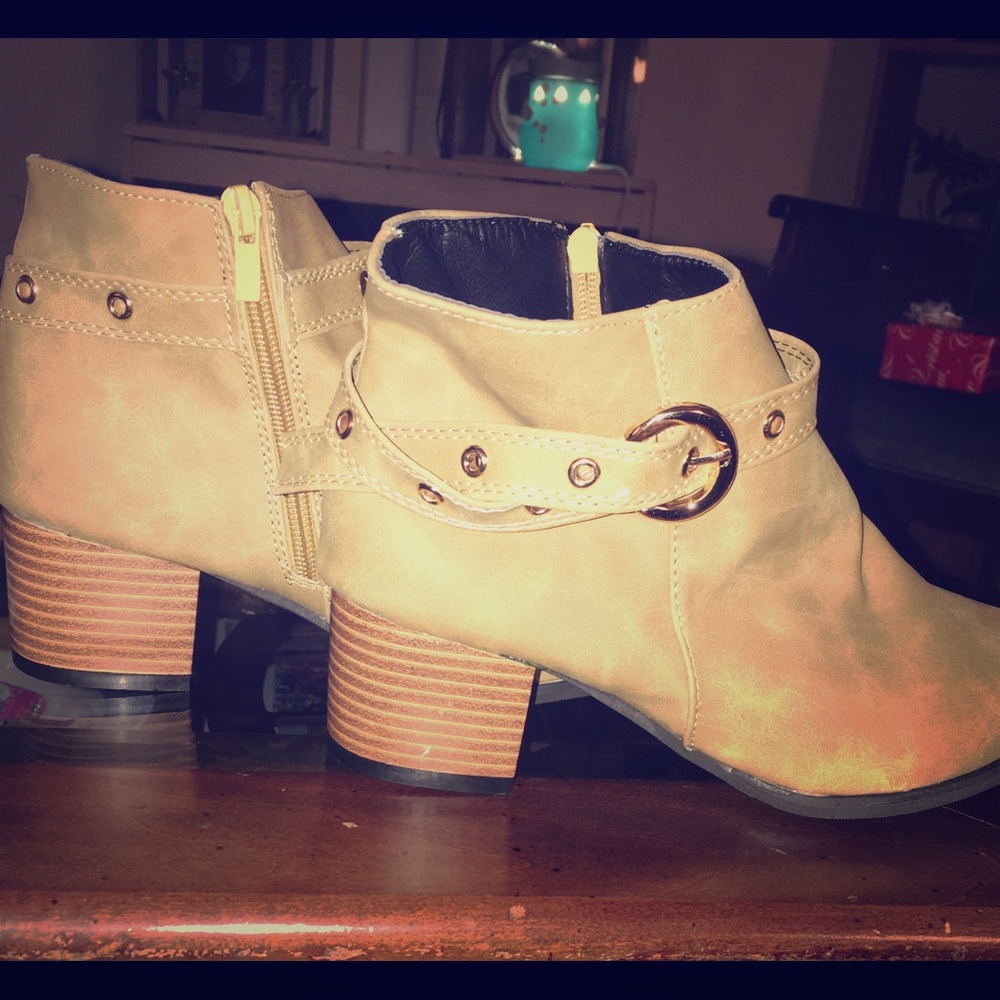 Tan Boots Size 7